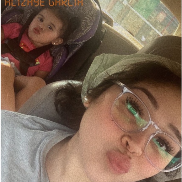 Meet your Posher, Alizaye - Picture 2 of 2